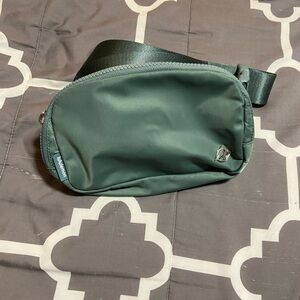 Lululemon everywhere belt bag brand new without tags 1L